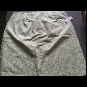 🌸🌱🌸TALBOTS GREEN PRINT SKIRT SIZE 14~ NWT~ $58